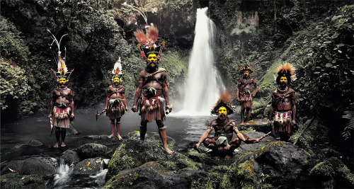 Photograph Jimmy Nelson traveled the world to visit vanishing tribes and document them “Before They 