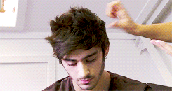 rossgellers:  @zaynmalik: What did the baby chicken say to the mother chicken ? … @zaynmalik: Hi momma ! Aha :D 