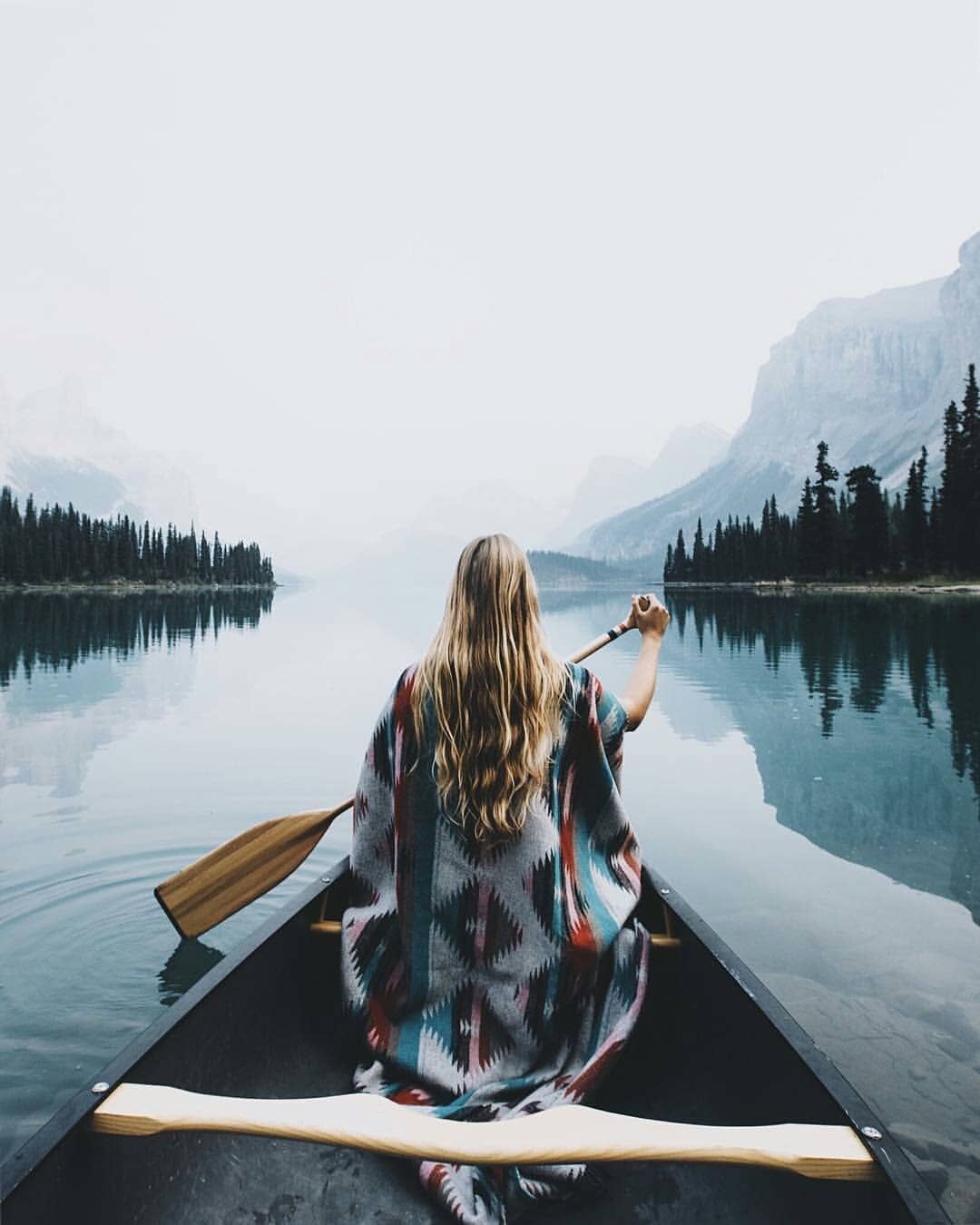 🌎 Spirit Island, Alberta, Canada |
Regranned from @frauke_hagen - Spirit island will always have a special place in my heart. 💛Love thinking back to the night there, I remember how scared we were that a bear would wake us up in the middle of the...