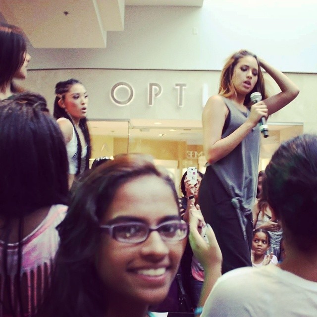 mizzjasminevillegasnewz:  may or may not have touched my hand …Oh how I love accidentally