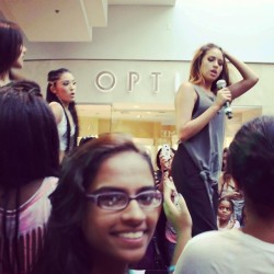 mizzjasminevillegasnewz:  may or may not have touched my hand …Oh how I love accidentally bumping into famous people in a mall. Lol #jasminevillegas #frontrow #byaccident #iloveorlando