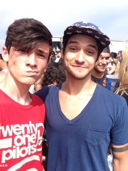 biscuitgod:  lookwhathappenswithalovelikethat:  biscuitgod:  GUESS WHO I MET AT WARPED TOUR  I would probably flip my shit.   I was so nervous 