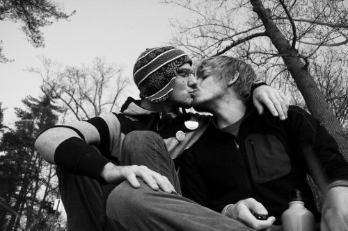 men kissing