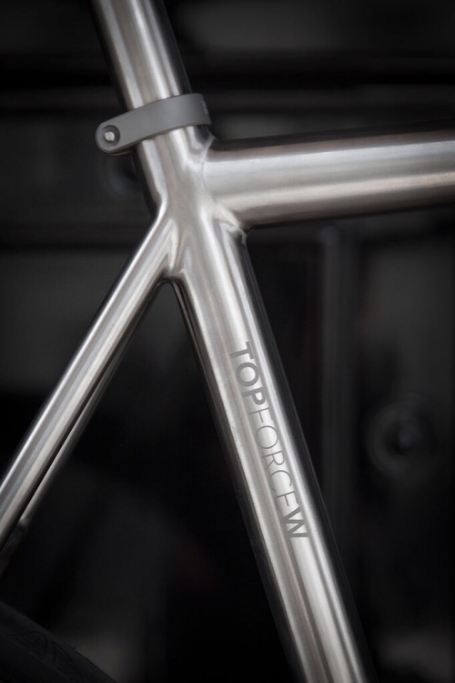 bikeplanet:Titanium Dream…Passoni Top Force Wired Discby Bespokecycling