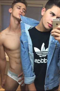 gay teen boys naked snapchat