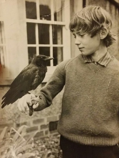 coolkidsofhistory: “My dad with his pet crow in the 1970s.”