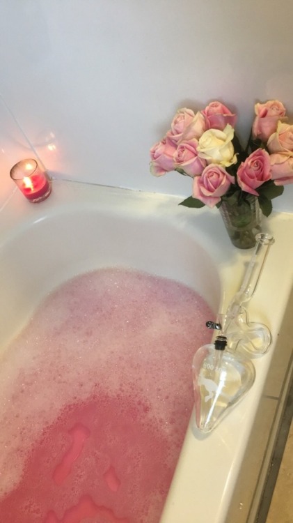 Porn sagex420:  💧🌿 weed + bubble baths 🌷💧 photos