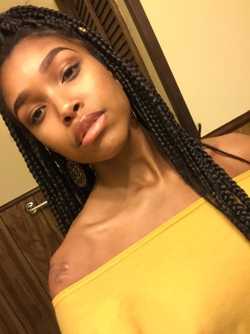 jamaicanamazon:  burrrelly:  donzlesdead:  burrrelly:  When you feeling like Nefertiti mighta been ya great great great…grandmama  Just know you fine laaaawd 😩  Thank youuuuu 😊  Hey boo