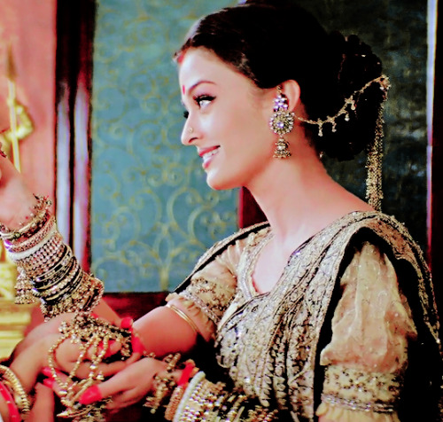 aashiqaanah:  Screencap meme: Princess Paro, what a Beauty