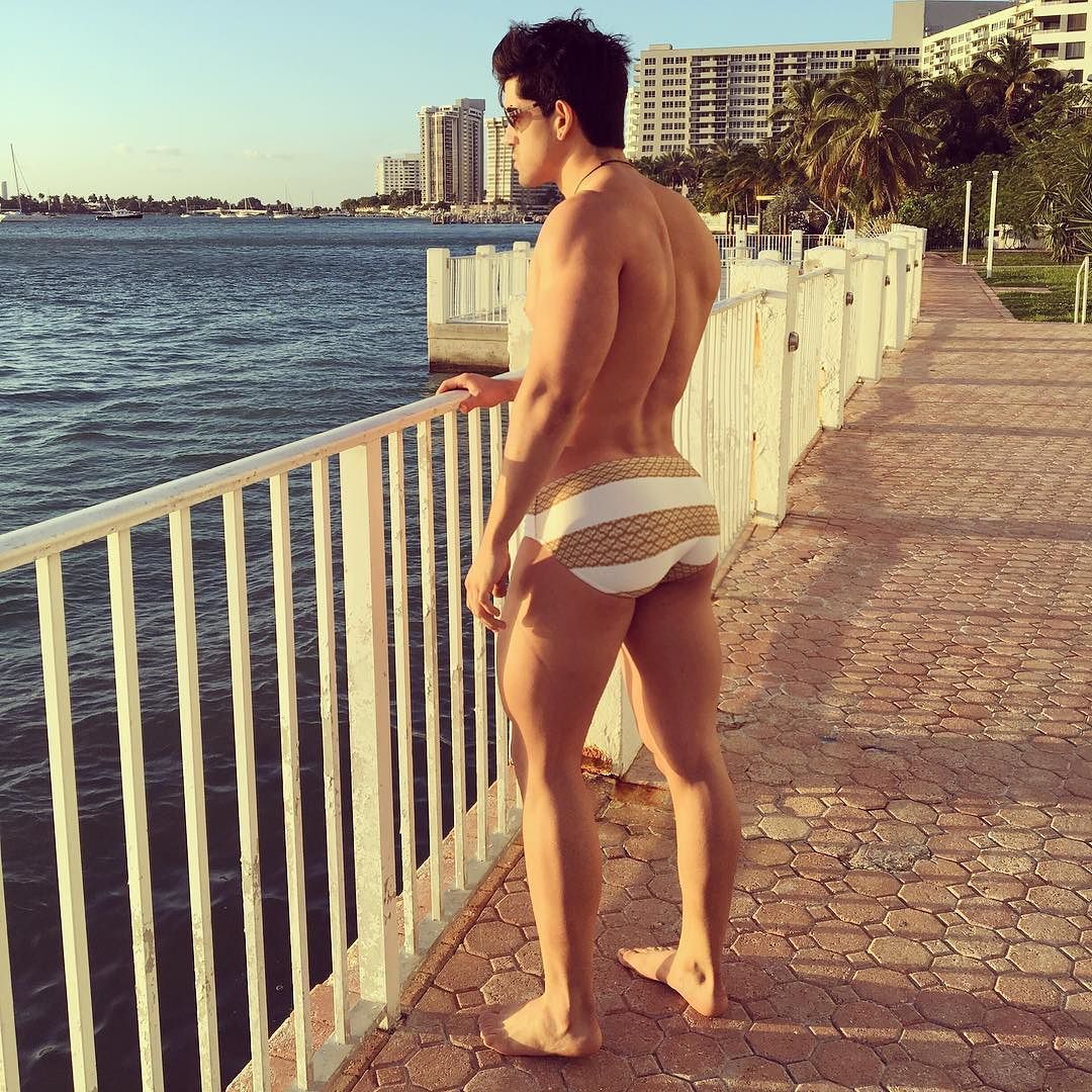 andthenyoucamealong:  Beautiful view 🏝#miamibeach #aronik #aronikswimwear by hotfer93