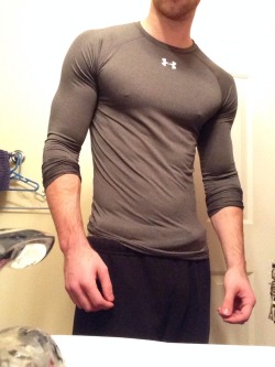 tensixteen1016:  romancingthelookyloos:  Worked out in some new Under Armour and decided to take some selfies. Yes, I even lifted my shirt in a couple…oh well.  UNF. Fuck my face please romancingthelookyloos Follow Me tensixteen1016.tumblr.comSubmit
