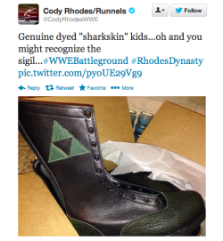 supersonicsausagefiestaturbo:  THERE’S A FREAKING TRIFORCE ON HIS BOOTS