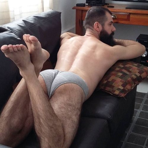 beardburnme:  “Pequeño descanso antes de ir al trabajo….. #underwear #menunderwear #gayunderwear #nudepicture #nudemen #nakedgay #profesionalphotography #gay #gaylife #beard #beardlife #beardstyle #beardsofinstagram #musclegay #muscle #hipstetbeard