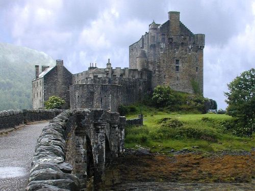 death-by-dior:  pagewoman:  Eilean Donan Castle,  Dornie, Kyle of Lochalsh, Scotland  X