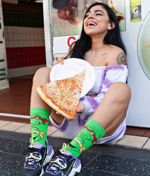 #pizza #girl @nizhonicooley  #vixen #pizzagirl #pizzalover #photooftheday #love #pizzatime #girlslov