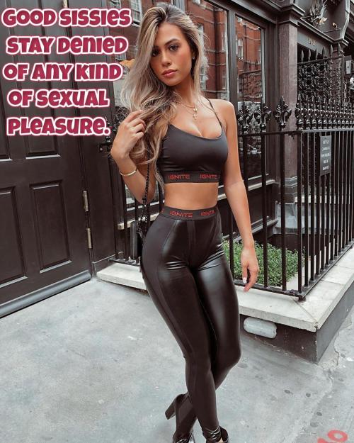 bigsissymaster: justakunt:yoursissyfaggotslut: subbieinlatex:devotergourmand:10levelsofbeta: Absolu