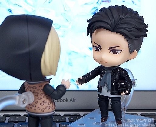OH MY GODDDDNo motorcycle but we get the bear!! The helmet!! And the DJ headphones