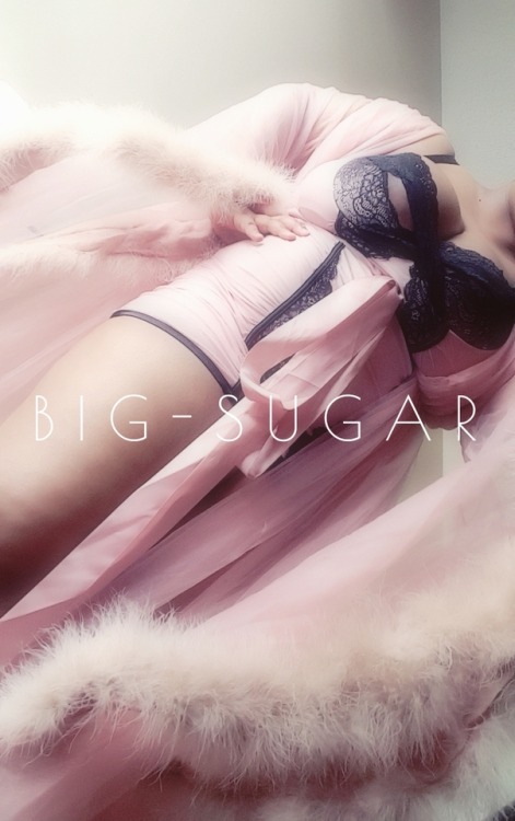 lavender-bubbaa: big-sugar:  big pink beauty ♡That robe, (and you in it) gives me life.
