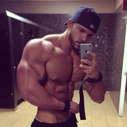 rjmuscle:hotjockpics:  Mac Robinson  DELT