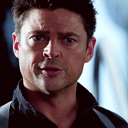 A Bunch of Gif Hunts — Karl Urban Gif Hunt