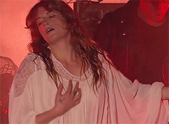 lorellaigilmore:  florence welch: live at hurricane (x)“I run to the river, and dive straight 