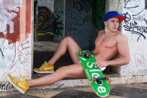 XXX biblogdude:  SK8r Dick is so damn hot  photo