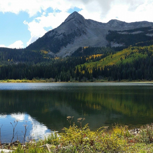 hikayaking:Fall in the Canadian Rocky Mountains