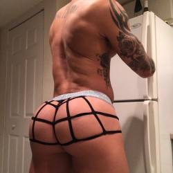 crownedone07:Anybody else hungry? 🍑 Happy