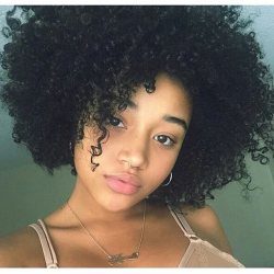 beautiffulcurls:  Crushing on @amandlastenberg &amp; her gorgeous curls! #beautiffulcurls http://ift.tt/1MHzaBc