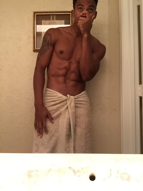 j-o-c-key:  Last post of the night same pics but these are still some good ones. Fuck I need to be a model but I gotta finish school first and my track career 🏃🏽💪🏽👱🏾👨🏾😜