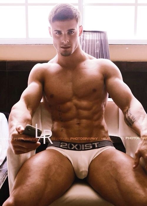 elispiritweaver:  Hot Dudes: http://elispiritweaver.tumblr.com