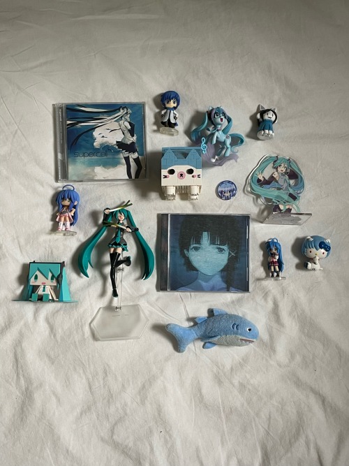 Cute Things In My Room Sorted By Colour (**)