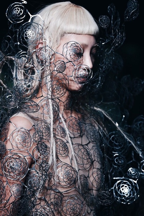 velvetrunway:Iris Van Herpen Couture Fall 2018 posted by fatalscroll