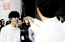woomeh: infinite with a selfie stick (ーー;)