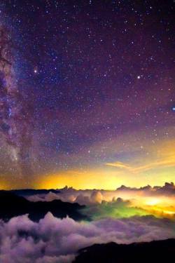 thenewenlightenmentage:  Starlight Clouds Image Credit: Chia Hsien  AMAZING!!!