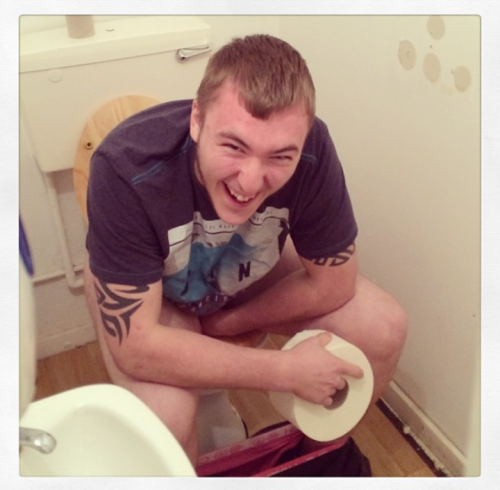 johnnyfeelgood20:Pooping