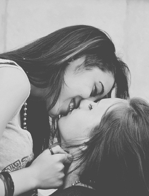 poet-suffered:  De certo modo, foi o destino que me trouxe você minha pequena .
