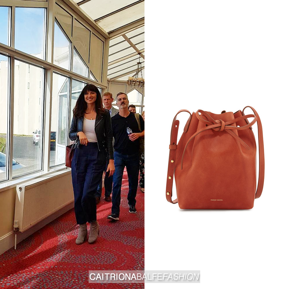 Caitriona Balfe Fashion — WHAT: Mansur Gavriel Mini Bucket Bag in Brandy