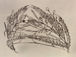 nicotinengravy:  Empress Maria Feodorovna commissioned a diadem from the famous Duval Brothers. The Empress wanted something that would remind of the Russian fields, and so the brothers created a diadem of oak and laurel leaves, bordered by sheaves of