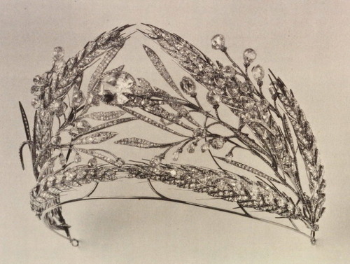 a-very-nice-robot: fletchingarrows: nicotinengravy: Empress Maria Feodorovna commissioned a diadem f