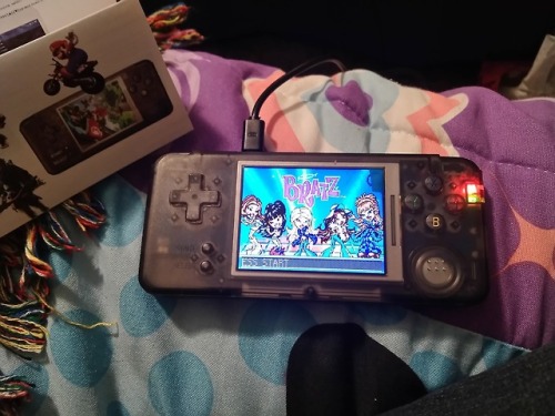 throwbackblr: lorien-lorien:   90s-2000sgirl:   Guys, This handheld system is seriously everything!! It’s called the RetroGame - Retromini. It has sooo many games already built in but you can even add more games too it by either taking out the TF card