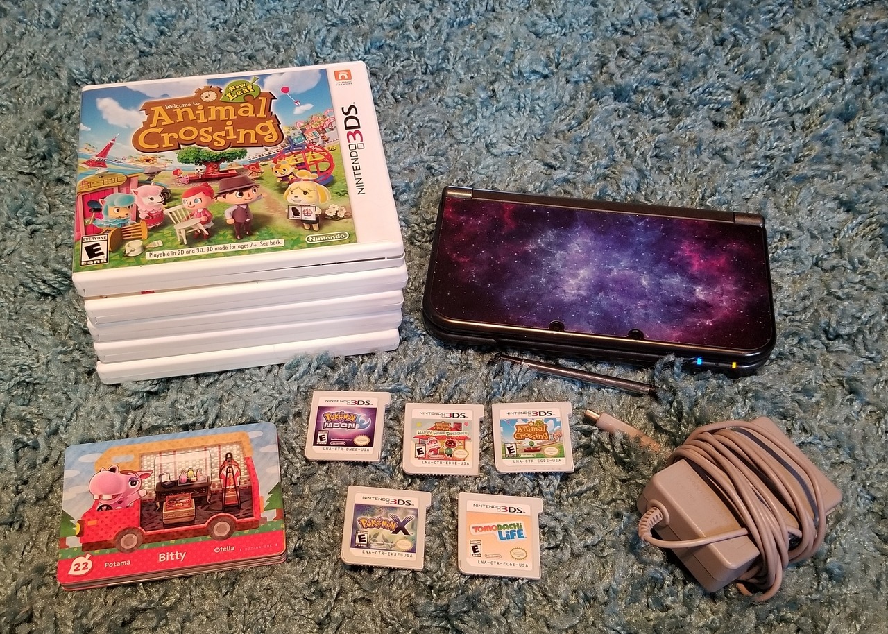 cosmicrystalwitch: I’m selling my Nintendo 3DS XL with 5 games pictured and amiibo