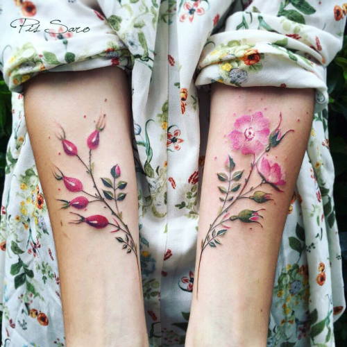 L’été éclore sur les corps avec les tattoos botaniques de Pissaro. 