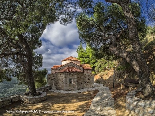 elladaa:Ξωκλήσι στο Δίστομο του νομού Βοιωτίας ~ Chapel in Distomo, pref. of Viotia