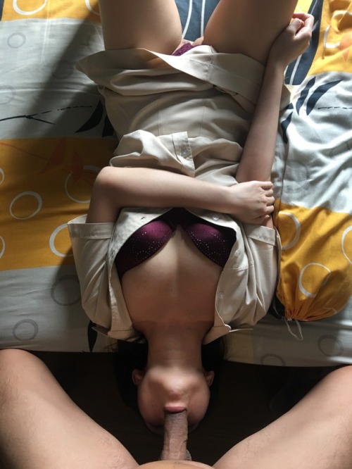 sgsimplepleasures: johnjonboy69: Love her discipline, tying her hair up before giving head. Perks of