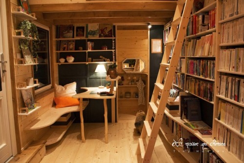 Tiny house trend meets bookstore! This tiny bookstore is delighting French book worms. What a novel 