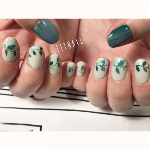 yuka-nakajima: ✨ #nail#art#nailart#ネイルアート#botanical#leaf#green#cute#kawaii#spring#ショートネイル#nailsalon#