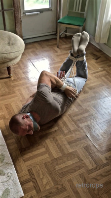 chilean boy like bandanas and bondage