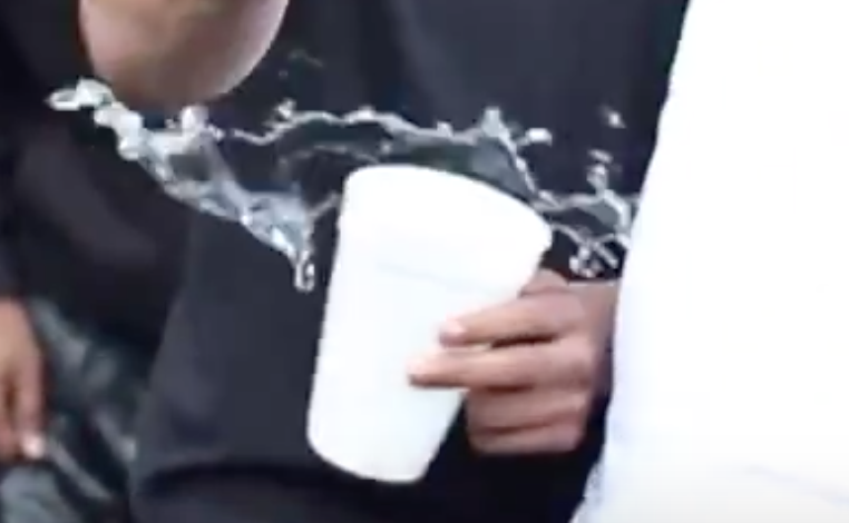 trebled-negrita-princess:  jonathanpants:  Schpilt drank   but look on Bobby face