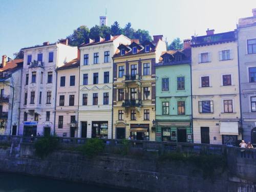 Houses on the river #trip #sunday #slovenia #ljubljana (presso Ljubliana, Slovenija)